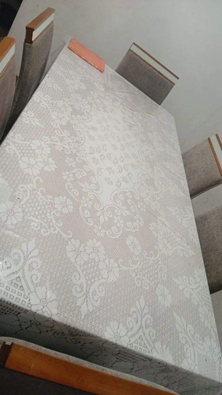 Mesa de madeira com 6 cadeiras - Foto 2