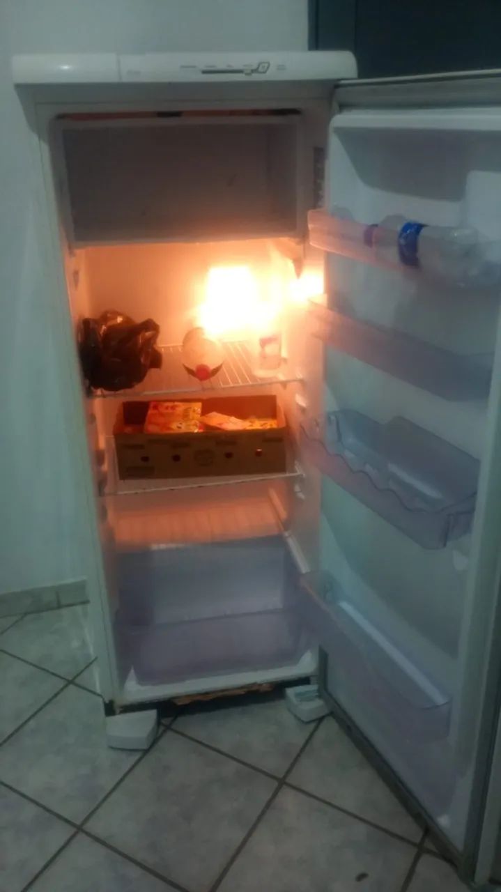 Vendo geladeira  - Foto 5