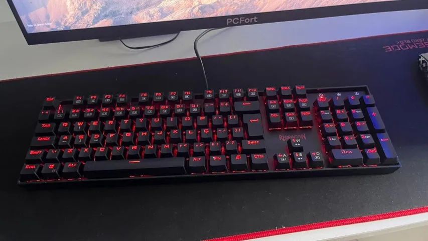 Teclado Gamer Redragon Mitra switch marrom - Foto 2