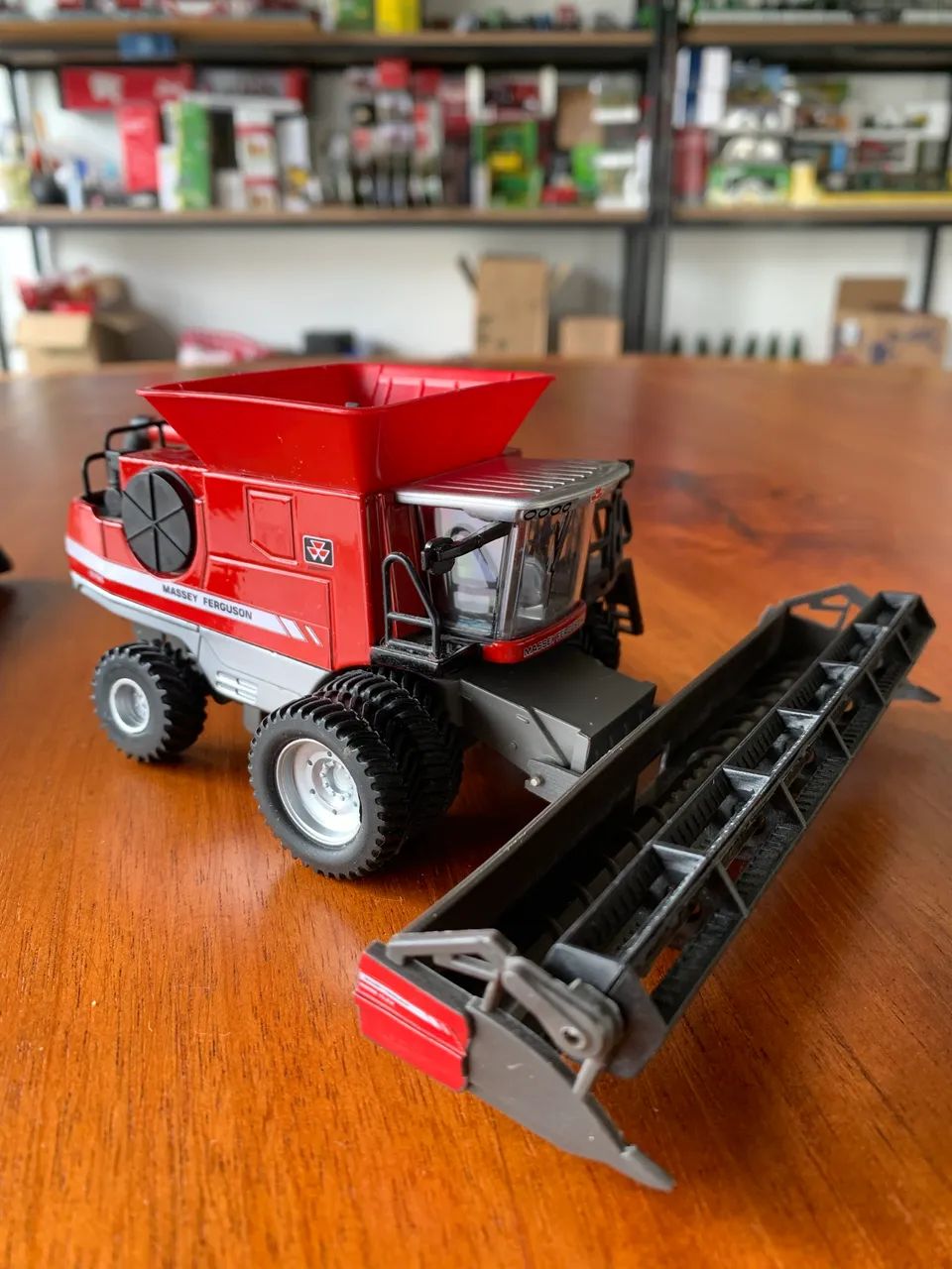 Miniatura colheitadeira Massey Ferguson 9795 1/64 - Foto 5