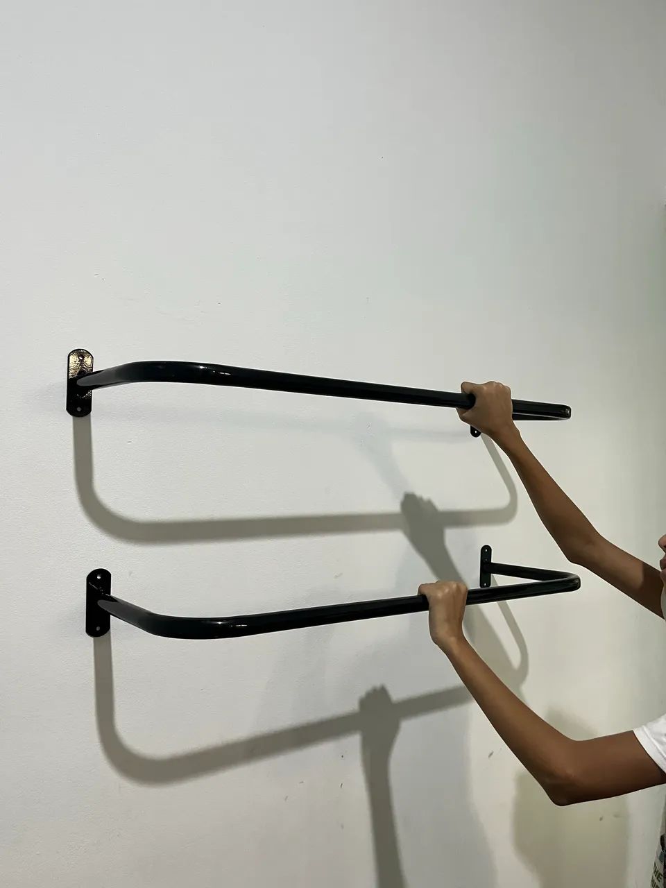 ARARA DE PAREDE PARA ROUPAS - Foto 2