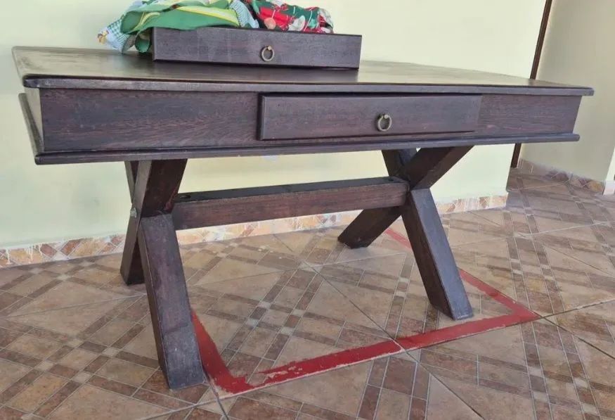 Mesa em Madeira nobre Belíssima 