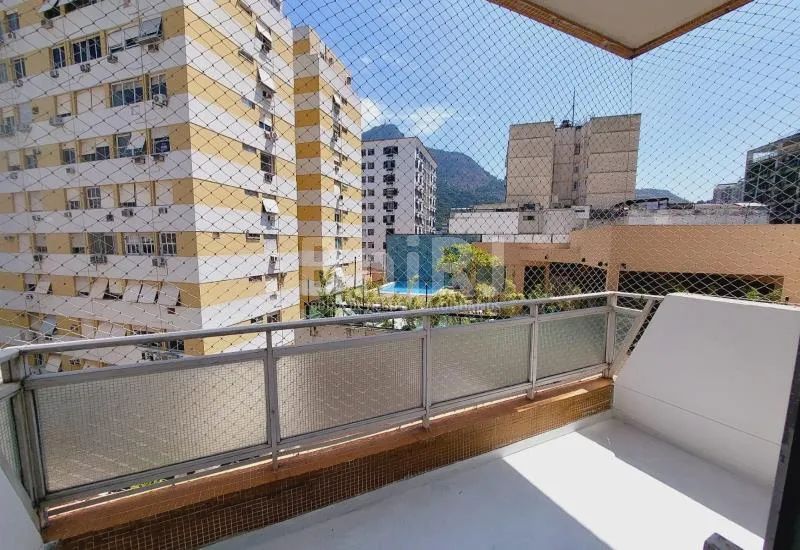 Fonte da Saudade - Apartamento Amplio, Varandas, 2 quartos com suíte e vista para a Lagoa 