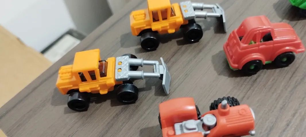 Lote carrinhos kinder anos 90 (5 carrinhos)