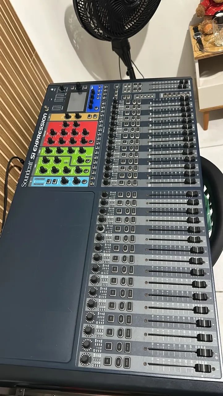 Mesa digital soundcrafit si expression 3