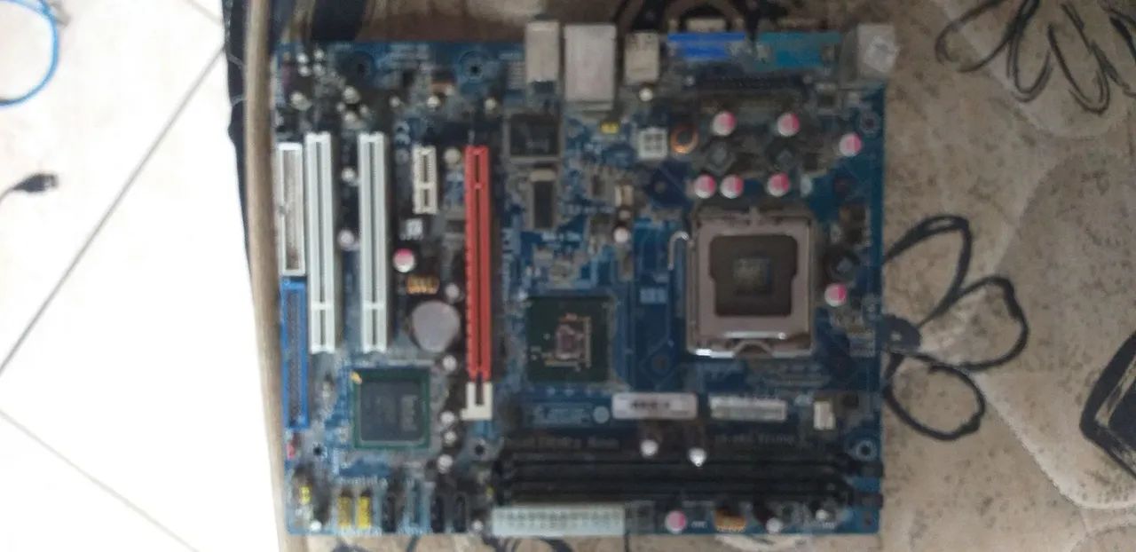 Gabinete com placa mãe fonte - Foto 2