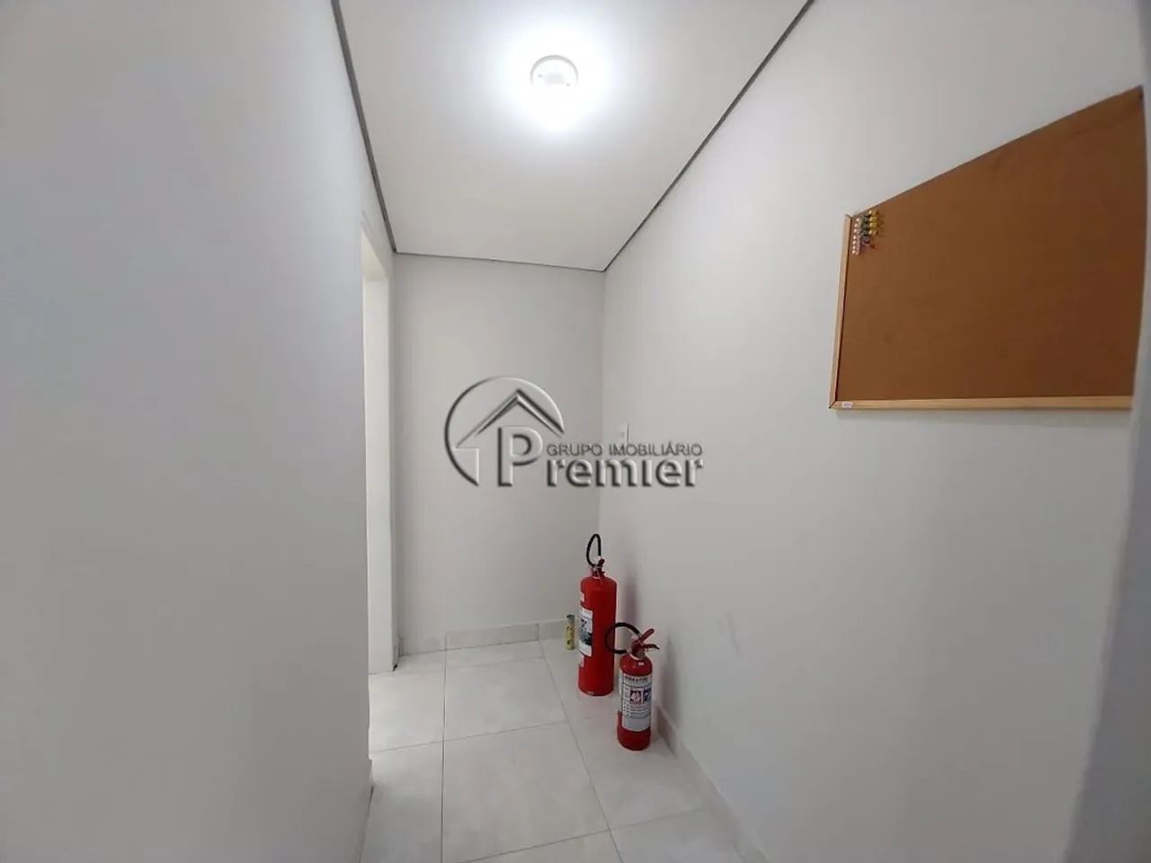 Salão comercial com ar condicionado de trinta e sete metros quadrados para locação no Cent - Foto 4