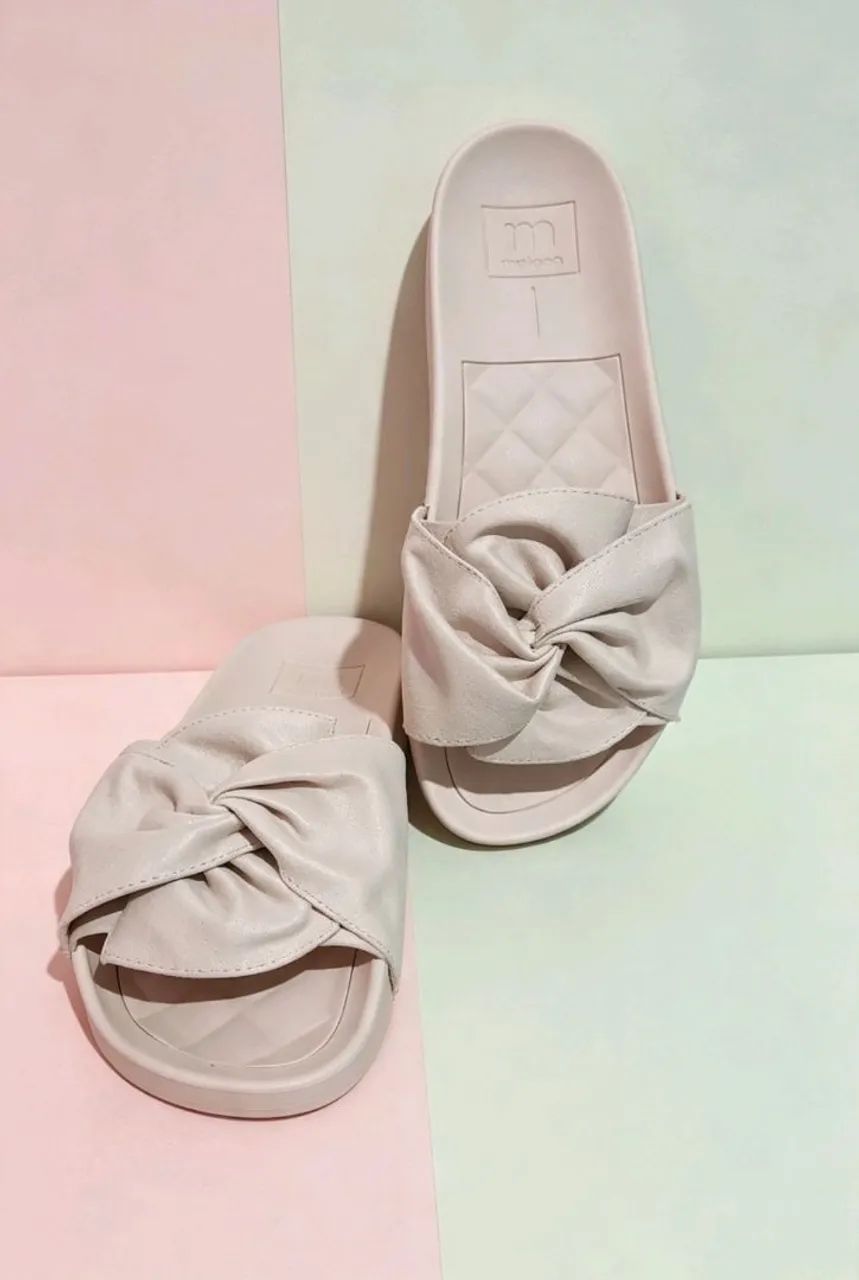 Chinelo slide moleca bege  - Foto 2