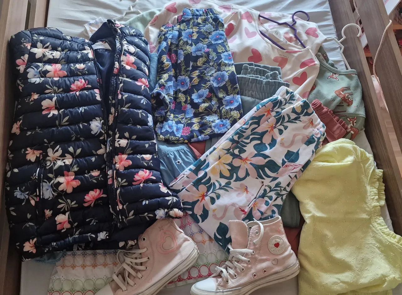 Lote de roupas 8-10anos e converse 35