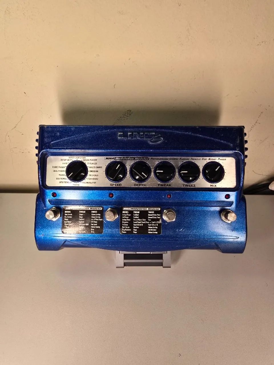 ギター LINE6 MM4 Modulation Modeler Pedal Line 6 Modulation Modeler MM4 - Instrumentos musicais
