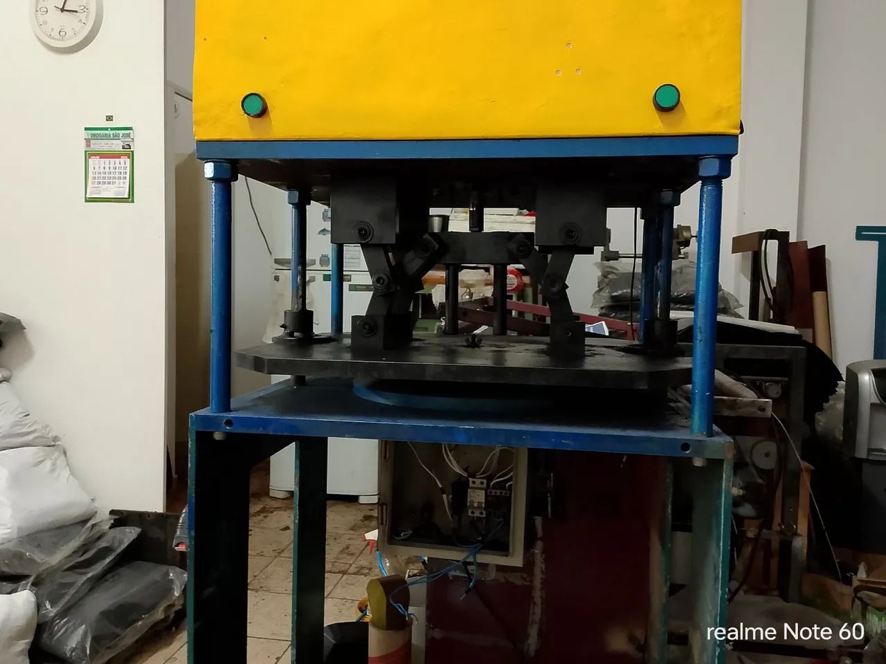 Prensa Pneumática para corte de alça de sacolas plásticas 