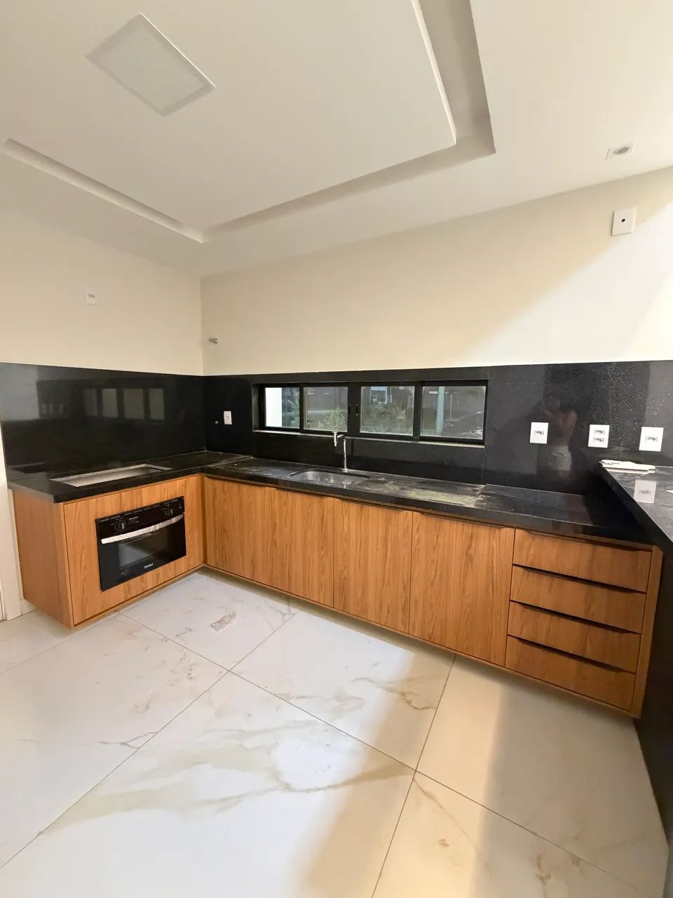 Alugo casa Ecoville 2 