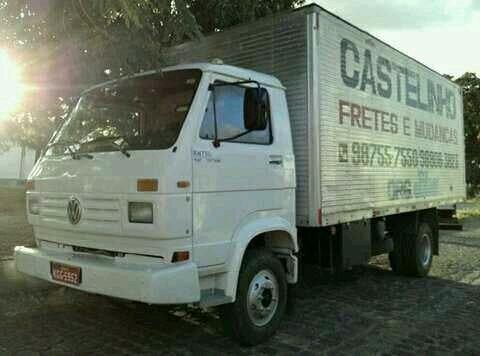 Caminhão baú para fretes e mudanças