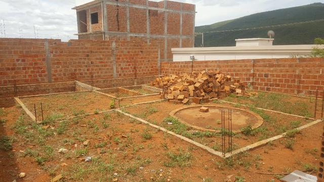 Lote nos Olhos D'água, estrutura da casa pronta - Foto 8