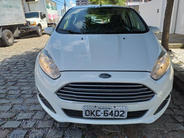 New Fiesta lindo Troco e Financio - Foto 6