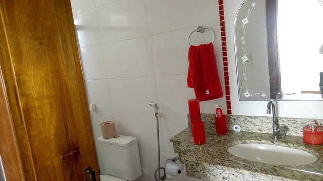 Casa de condomínio para venda possui 215 metros quadrados com 3  Suites, 2 salas, 2 vagas.