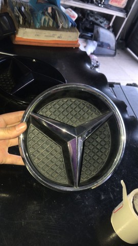 emblema grade mercedes Original 5 disponivel - Foto 2