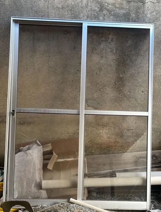 Vendo Porta de correr em Esquadria de Alumínio 210x160