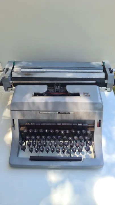 Máquina de escrever Olivetti Linea 88