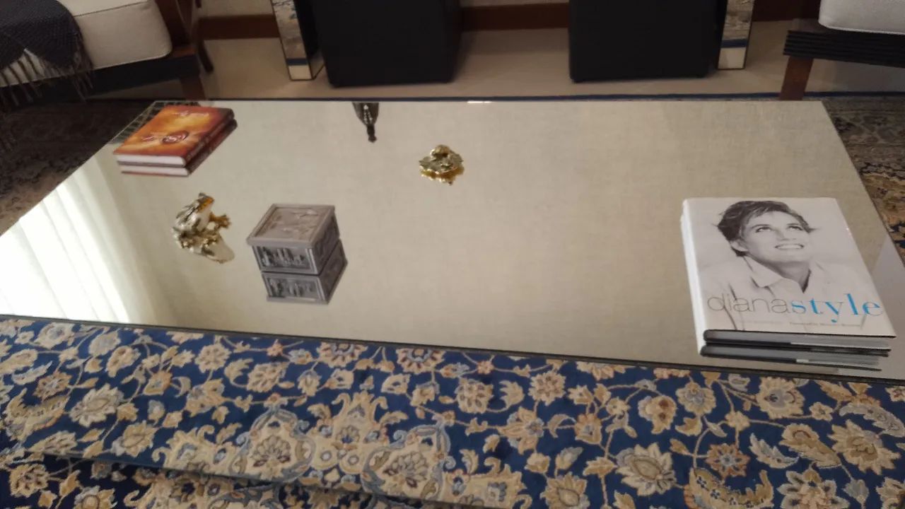 Mesa de Centro  total Espelhada - Ótima Conservação 