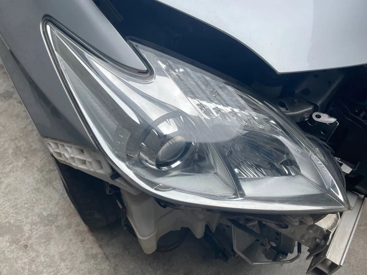 L farol direito e esquerdo prius 2013