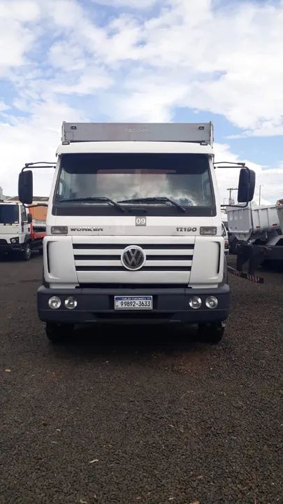 VW 17.190  13/14 Baú Bebidas 8 Baias - Foto 13