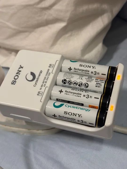 Carregador e baterias recarregáveis Sony