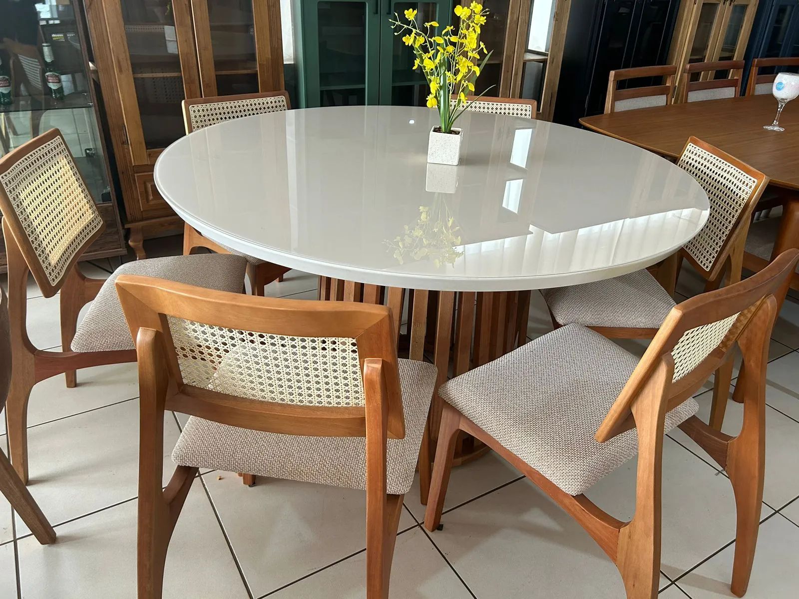 Conjunto de Mesa e Cadeiras para Jantar - Design Moderno  - Foto 3