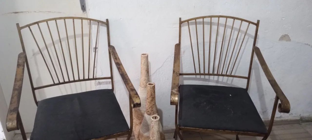 Cadeira antiga de ferro estilo auro velho (sem os vasos) - Foto 5