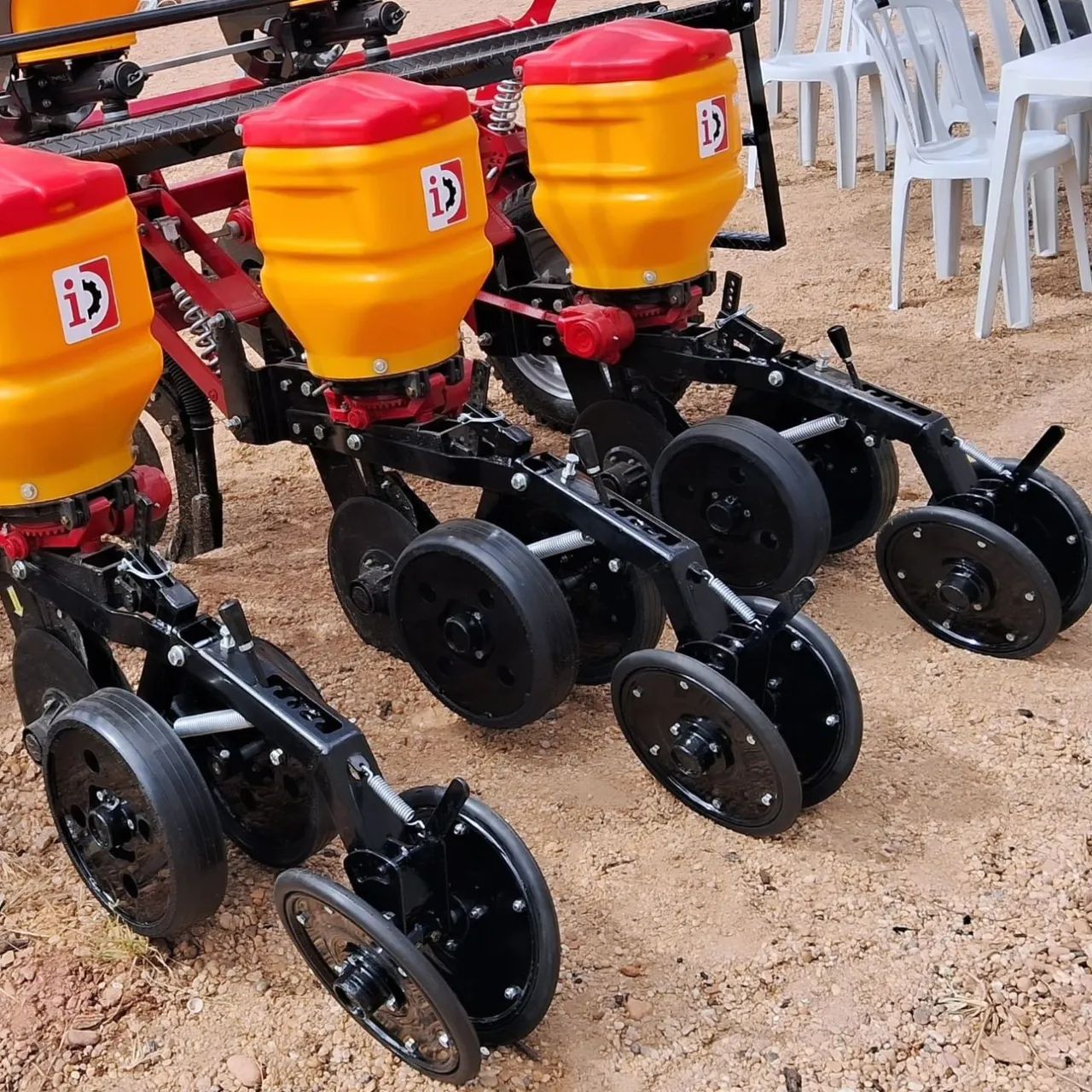Plantadeiras novas 2, 3,4 linhas nova para trator  - Foto 3