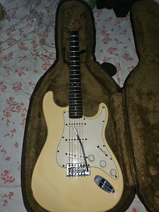 Guitarra Elétrica Stratocaster 