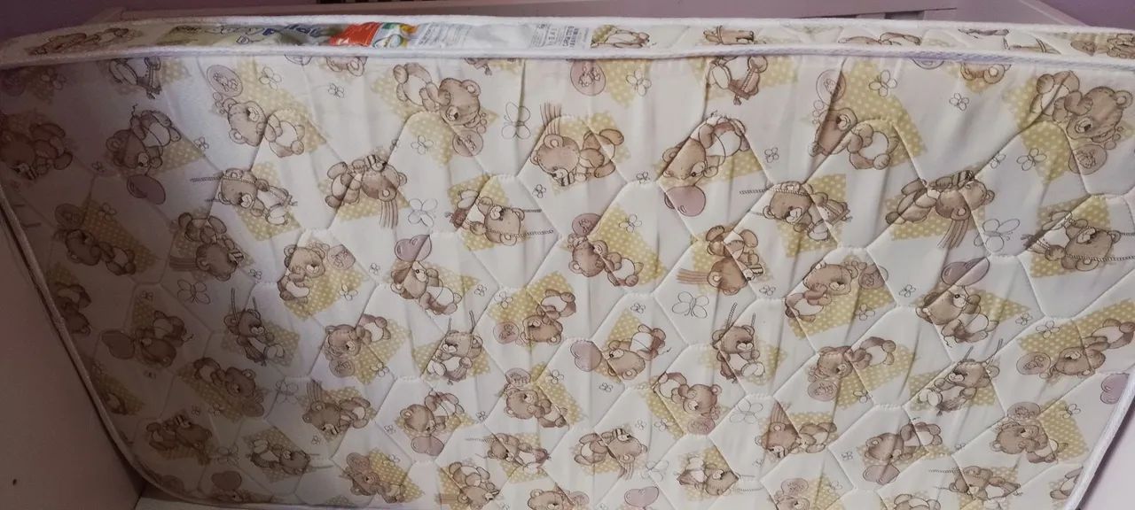 Berço Infantil Rosa com Detalhes em Madeira - Foto 3