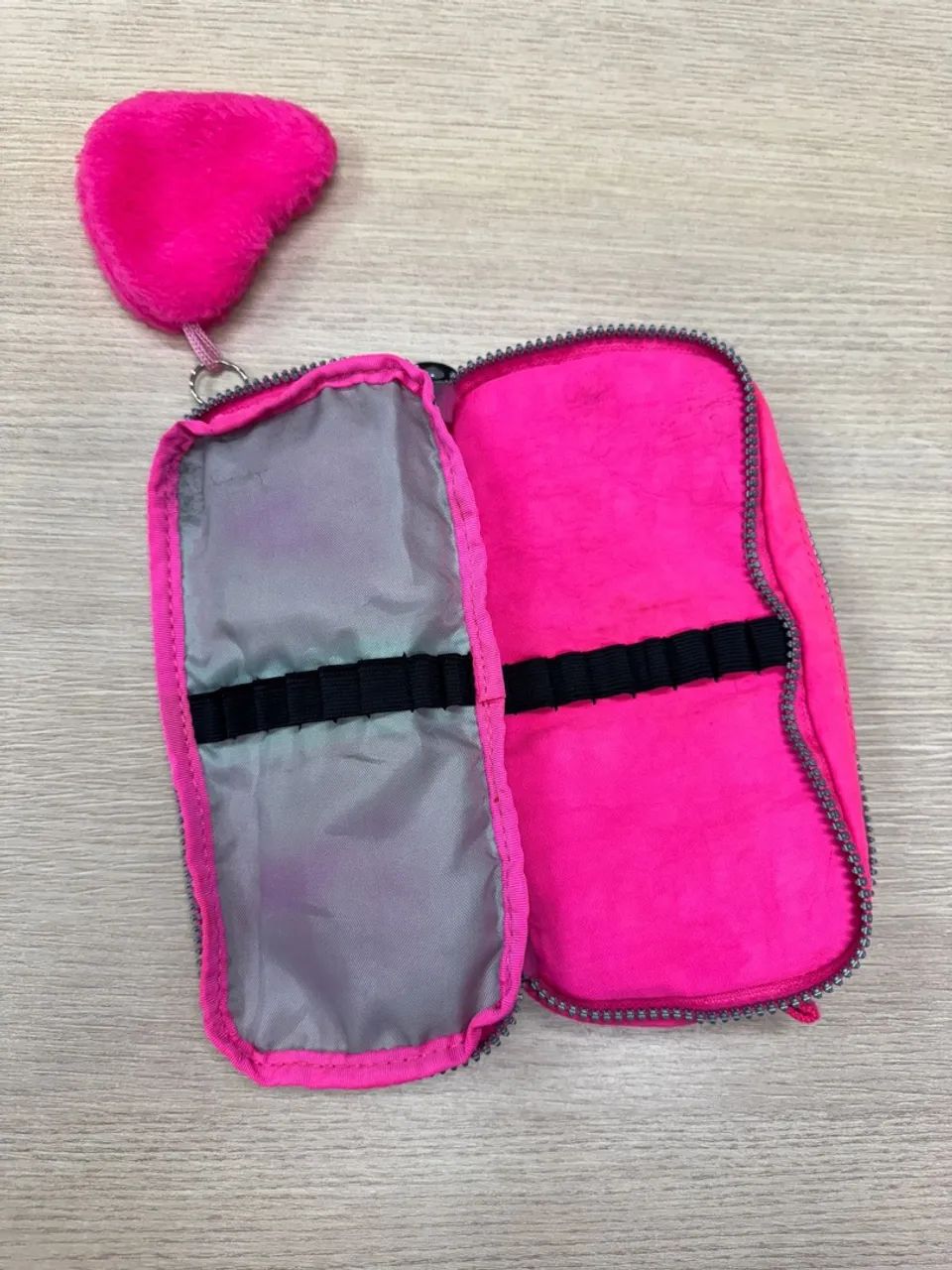 Estojo Kipling Rosa Neon com Chaveiro Original - Foto 2