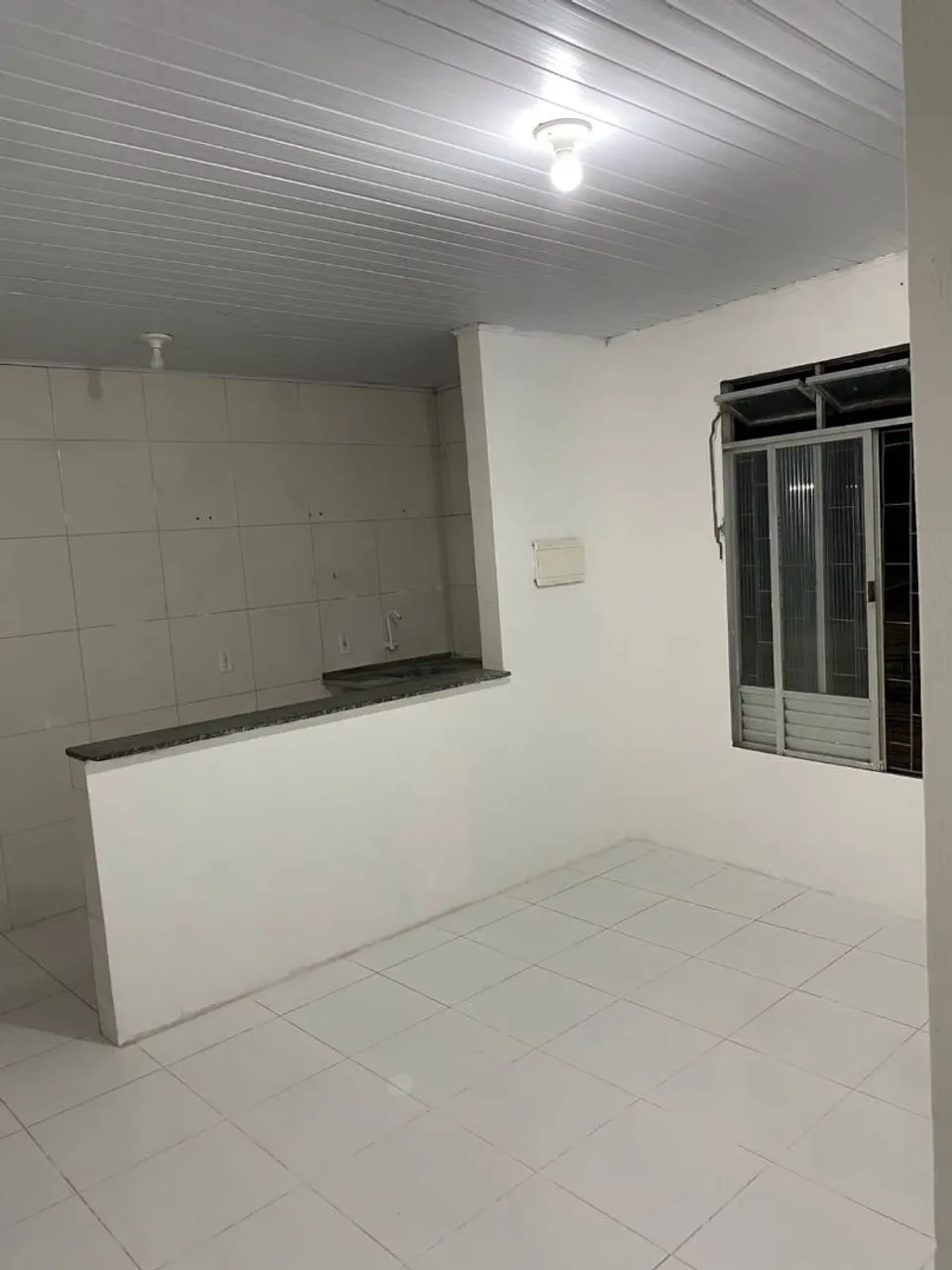 Alugo casa