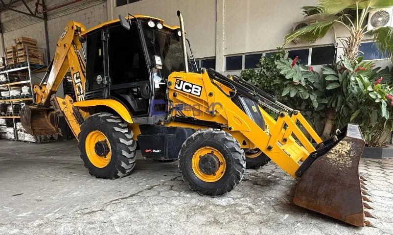 Retroescavadeira JCB 3CX Ano 2022