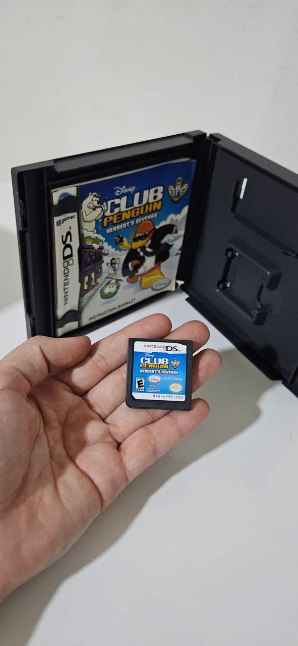 Jogo Club Penguin: Herbert's Revenge - Nintendo DS - Foto 4