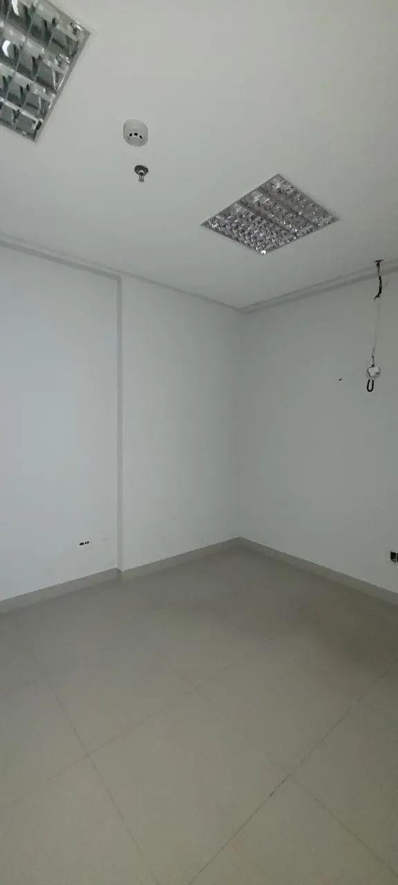 Alugo sala no Ed Top Tower com 53 m², 04 salas, copa, banheiro e vaga de garagem, Cuiabá - Foto 3