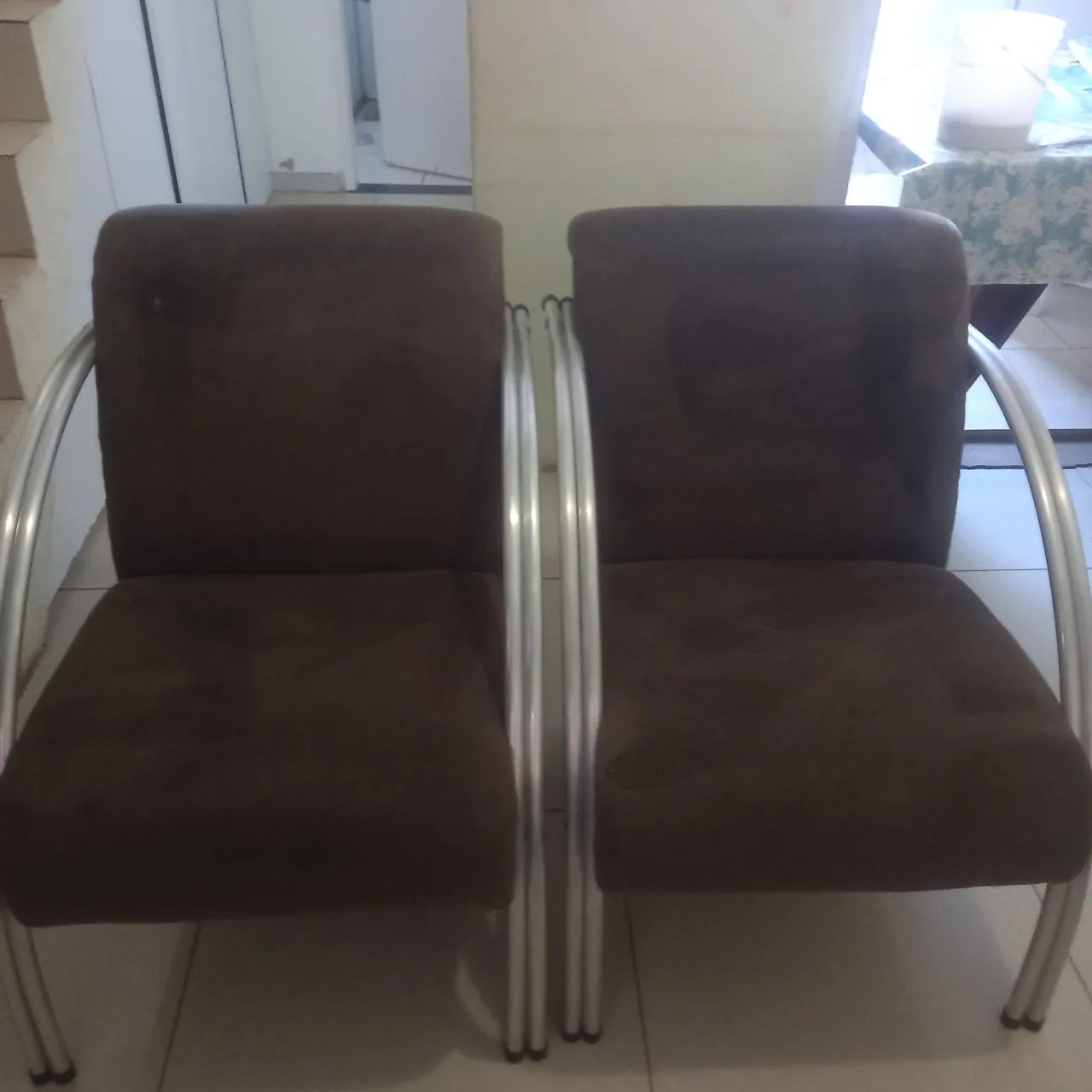 Par de Poltronas em Suede Marrom