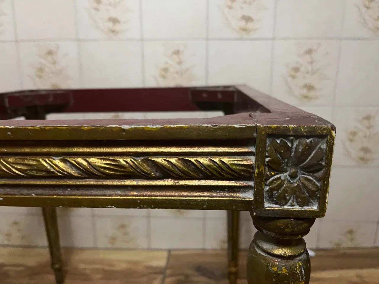 Mesa Decorativa Clássica antiga, sem a tampa - Foto 3