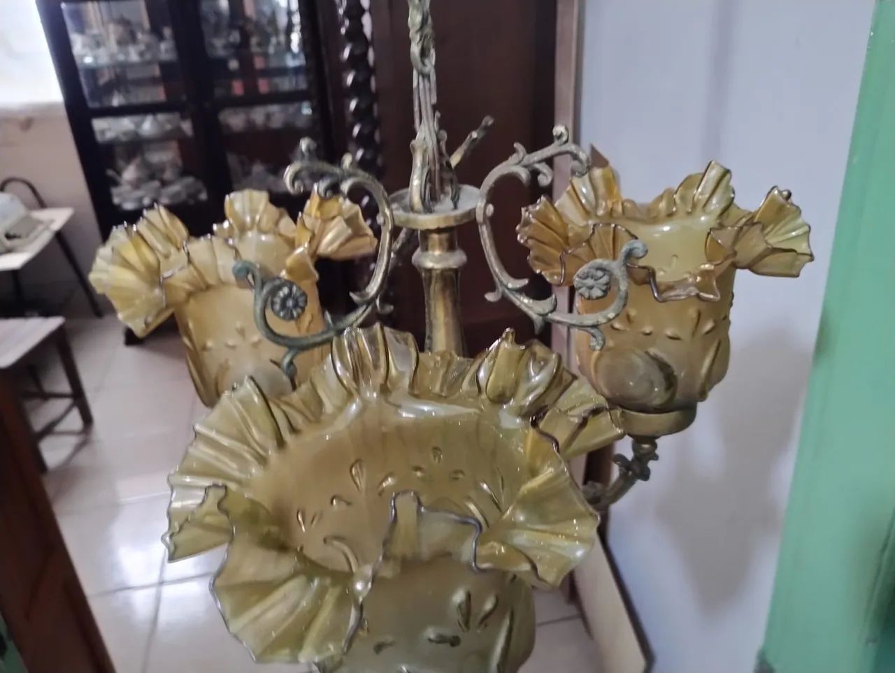 Lustre antigo de bronze  - Foto 4