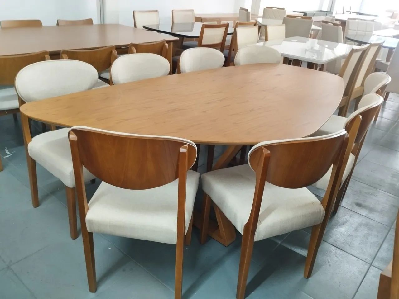 Mesa de Jantar em Madeira Maciça - 8 Cadeiras