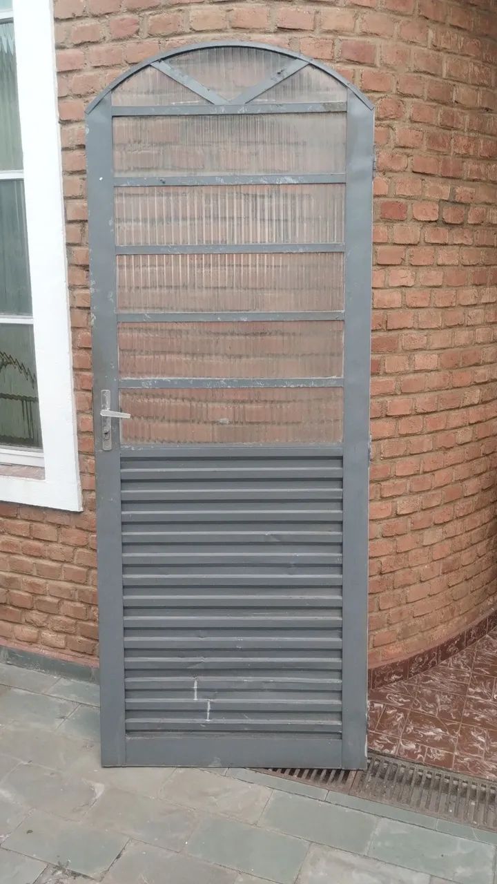 Porta de metal com vidros - SEM BATENTE - Foto 3