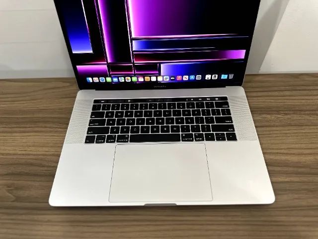 MACBOOK PRO 32GB, 1TB SSD, CORE i9, 15 POLEGADAS, TOUCH BAR E
