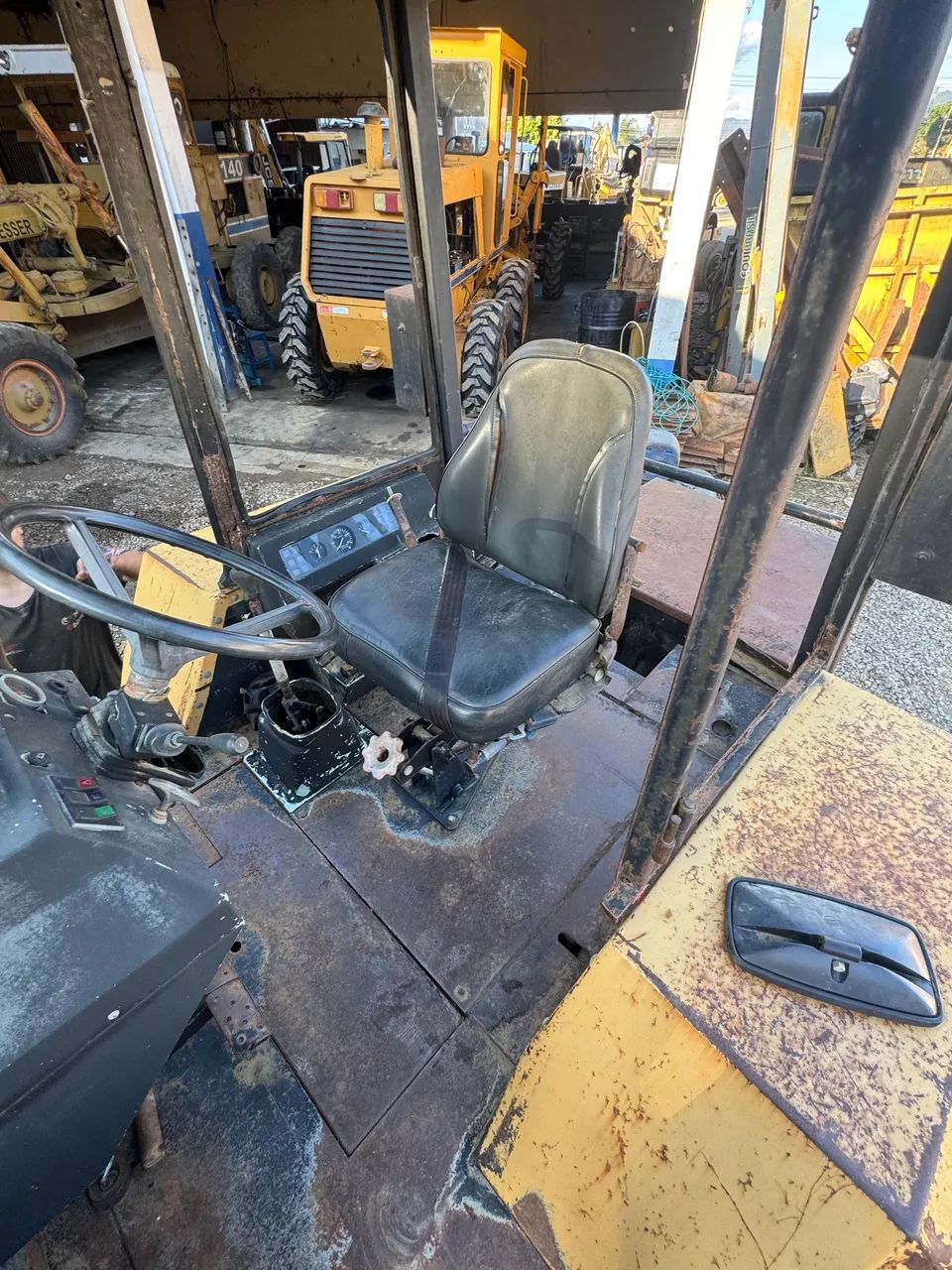 Retroescavadeira Maxion 750 4x2 - Foto 4