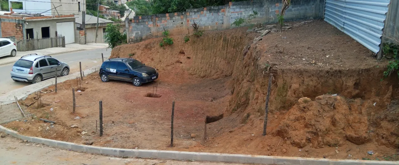 Urgente Lote com docimento troco ou vendo lote 180 mt2 de esquina ônibus na porta
