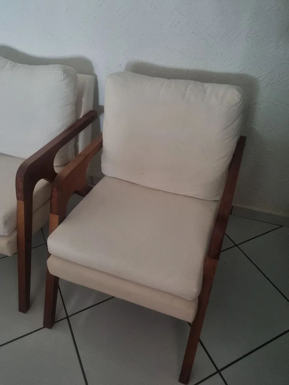 Poltronas decorativas madeira maciça luxo mona linho bege - Foto 2