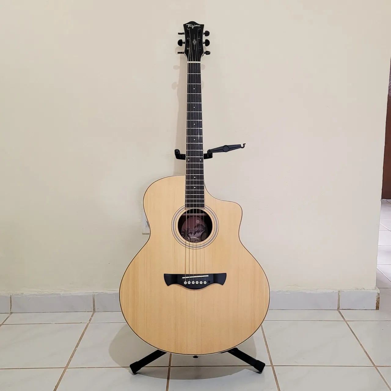 Violão Tagima Hampton (tampo maciço)