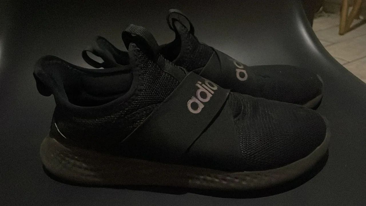 Tênis Adidas - 37