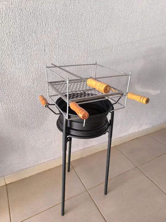 Churrasqueira de roda com grelha e espeto - Foto 2