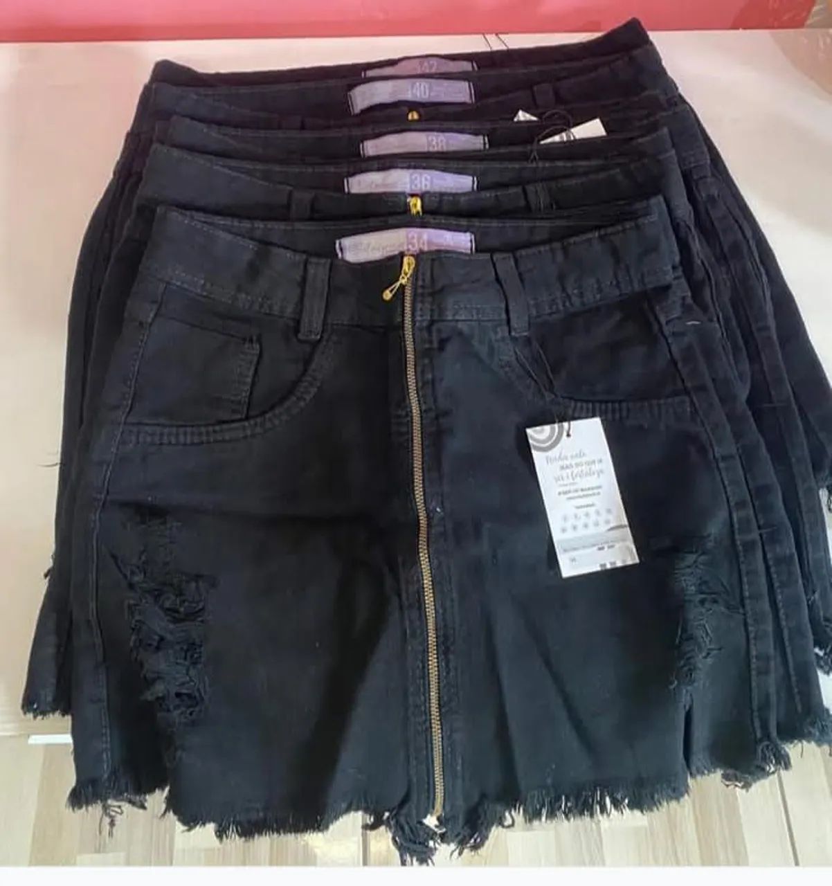 Saia jeans Ariane preta curta sem Lycra 